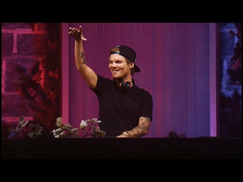 Avicii ft  MØ - Dear Boy (LIVE Tomorrowland 2015)