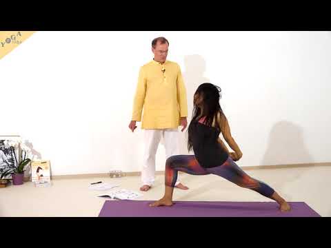 Sich verneigender Held - Kopf-Zehenspitzen-Stellung - Heldenstellung Variation  - Yoga Asana Lexikon
