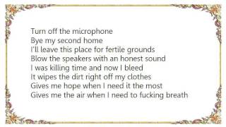 Bombshell Rocks - Microphone Lyrics