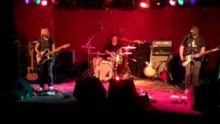 Sally Crewe &amp; The Sudden Moves    Looks Fast For A Reason