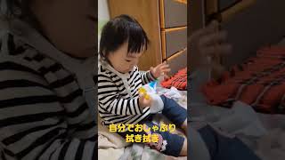 自分でおしゃぶり拭き拭きひーさん
