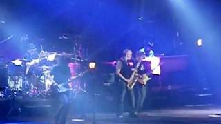 Fito & Fitipaldis: Catorce vidas son dos gatos (Directo Barcelona)