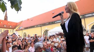 Alexa Feser begeistert beim 3. Planitzer Schlossakkord