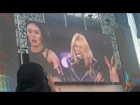 SMTOWN in Chile HYOYEON 효연 Punk Right Now Fancam