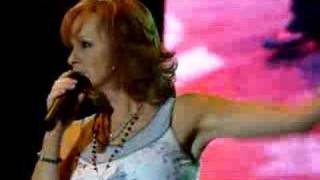 Reba singing Can&#39;t Even Get the Blues Morton, MN