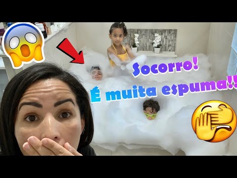 BANHO DE ESPUMA COM O SABÃO DA LOJA DE UM DÓLAR