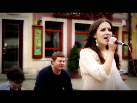 'Don't stop the music' Rihanna Cover - Rosalie Chatwin Band street performance