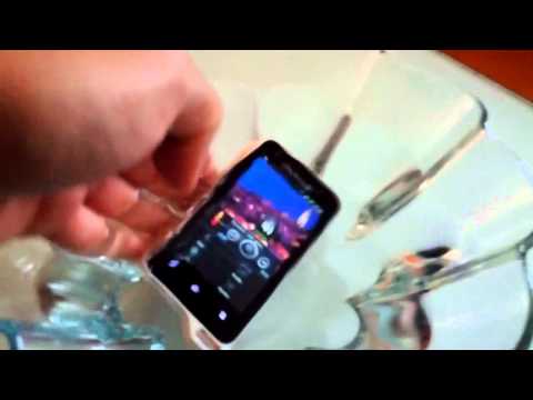 SONY Xperia Active en el agua