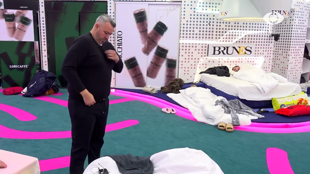 Ti je e trashë, je një bibë/ Selin i kthehet Rogertit: O injorant