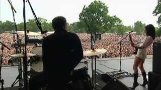 PJ Harvey : &quot;Dress&quot; (V Festival 2003) - [audio sync corrected]