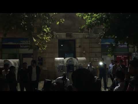 Street artists performing a cover of Stairway to Heaven, Tel Aviv Israel (3)