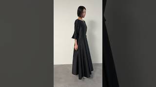 ブラックのエクラサテンドレス 動画