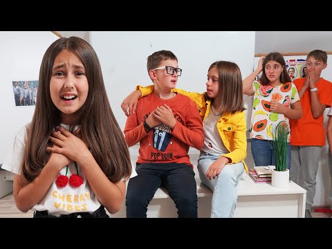 ¡Eva fue arrojada por un chico! ¿Está jugando con otro en la escuela de nuevo?