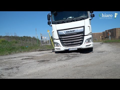 “Crateri sansalvesi”: ancora nulla di fatto. Nel frattempo i tir attraversano col brivido