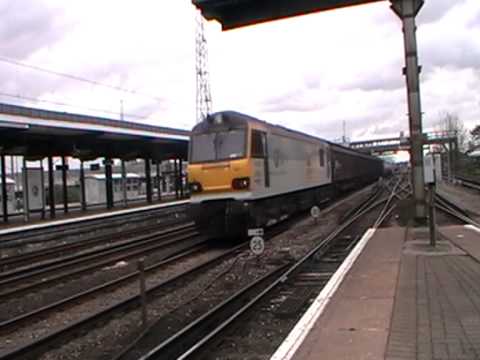92041 'Vaughn Williams' Hauls 380010 & 380013 Past Ashford International