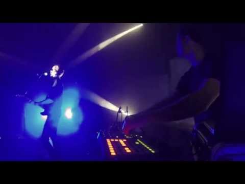 Thomas B - Chateau De Sable (Live)