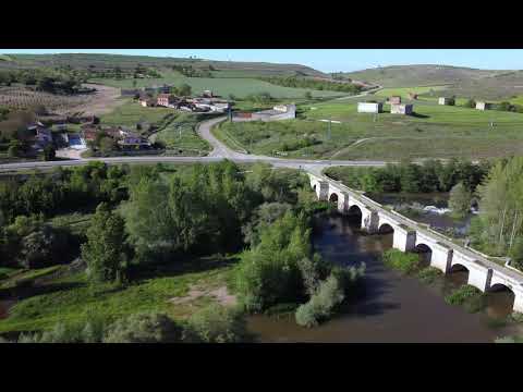 Puente y pueblo despoblado Escuderos desde dron