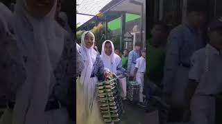 Download lagu Viral Siswa SMPN 1 Dayeuhkolot Kembalikan MBG ke SPPG karena Bau mp3 Download lagu Viral Siswa SMPN 1 Dayeuhkolot Kembalikan MBG ke SPPG karena Bau mp3
