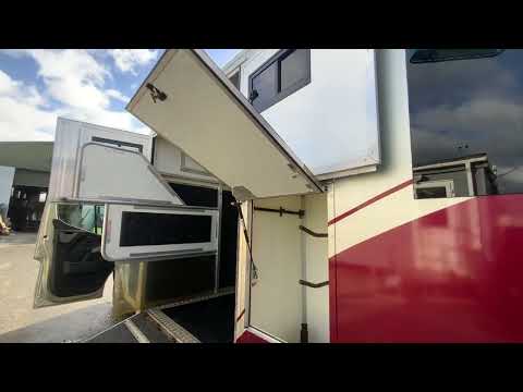 2011 RENAULT MASTER TWIN STALL HORSE BOX. - Image 2