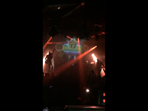 Bran Van 3000 - Astounded (Live)