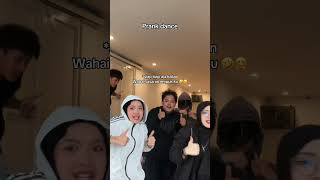 Download lagu OMG, the prank dance actually worked again, I got 4 victims at once! 🤣 #prankdance #Dance mp3