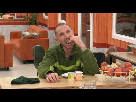 Só rir! Perdido nos seus pensamentos, Filipe Delgado faz expressões hilariantes e torna-se viral