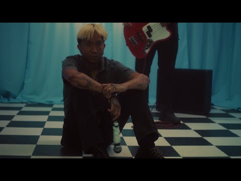 Cold Hart & YAWNS - "Nein"