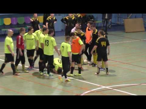 8  Status M – Selecao красная карточка