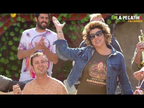 La Pegatina & Amparanoia - #ALCARRER10 ("Camareiro")