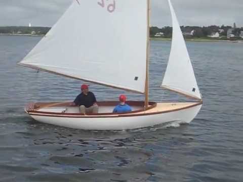 Herreshoff H-12 1/2 under sail