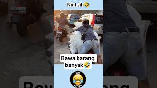 Download lagu WHEN A GUY RIDES A MOTORCYCLE CARRYING STUFF 🤣 #viralvideo #funny #laughing mp3