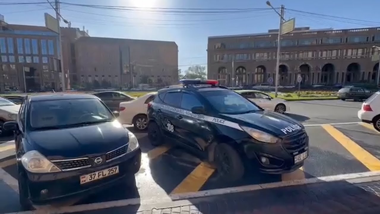 Կարմիր բերետավորներ են եկել քաղաքապետարան