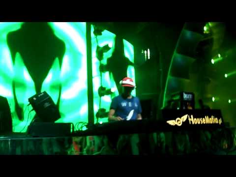 Chuckie @ Sunrise Festival 27.07.2012 (Tung vs. Feel So Close (Axwell Bootleg)) 720p