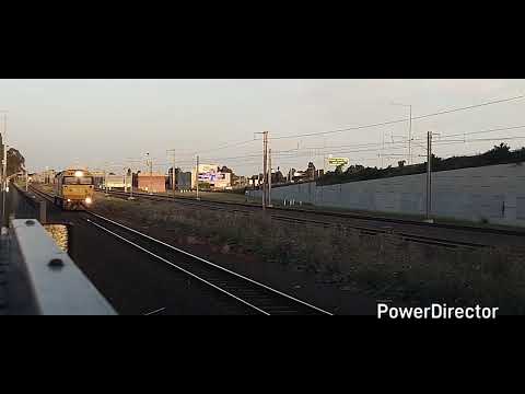 Australian Locomotives - Pacific National - D779v