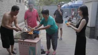 preview picture of video 'Beijing Hutong Courtyard BBQ'
