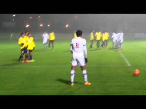 Coup franc de Bahlouli qui passe très près