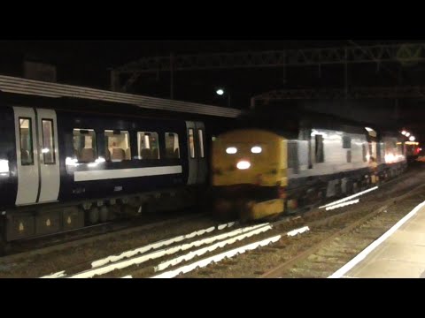 DRS 37405 and 37423 power through Colchester with 0Z37 - 30/7/18