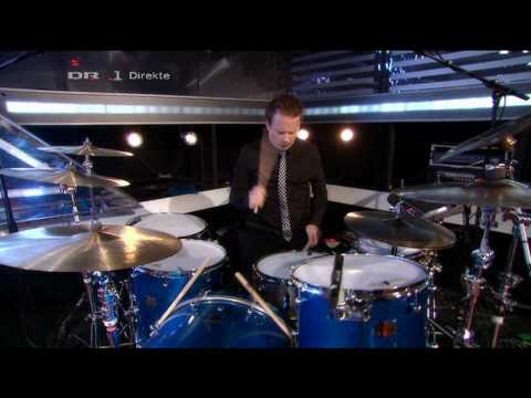 X Factor 2010 Denmark - Jesper synger "Dry Lips" Dúné - Live show 3 [HD]