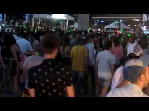 Party people @ Fact Music Pool - Off Sonar 2013 BCN