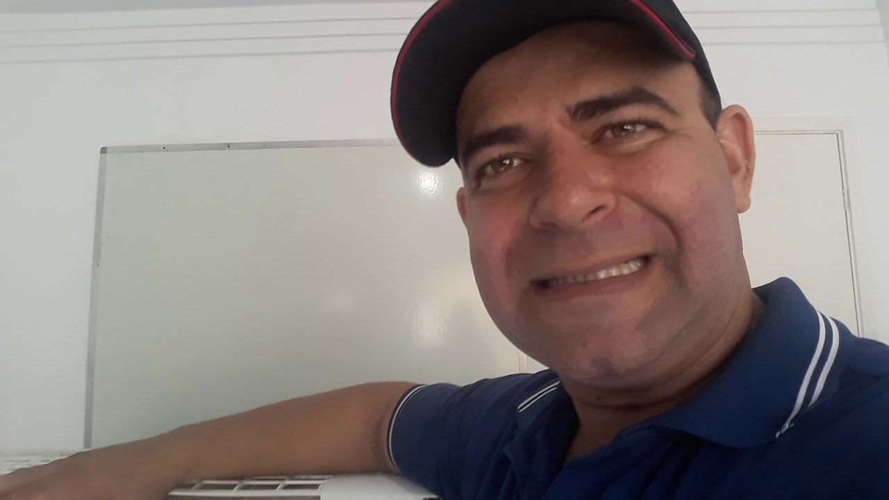 Ar condicionado dando estralos, pingando ou condensando.