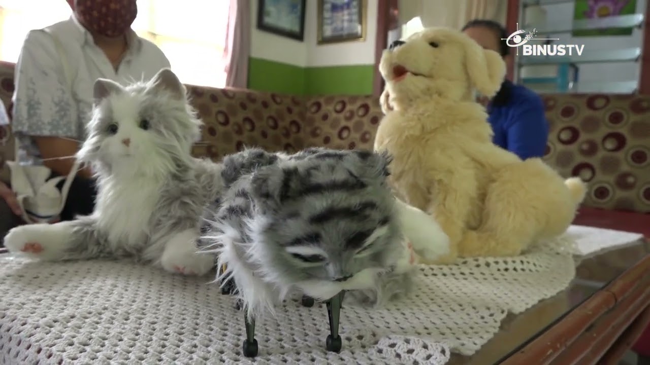 BINUS Donasikan Robot Peliharaan Kepada Panti Jompo