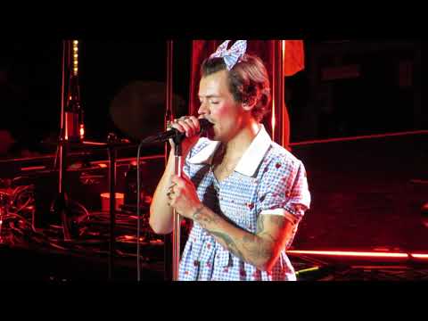 Harry Styles - Over the Rainbow - Harryween Night One
