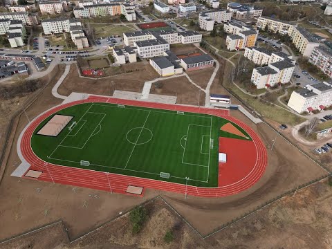 Szkoła Podstawowa nr 5 w Suwałkach ma nowy stadion i zmodernizowane sale sportowe