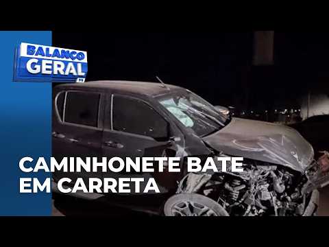 Caminhonete bate em carreta na PR-082, em São João do Ivai; ninguém ficou ferido