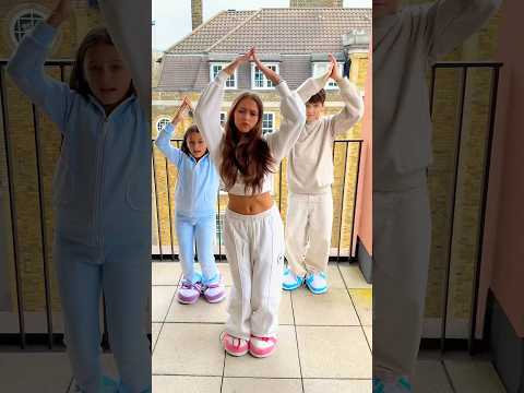 CHICKEN OR BANANA? 🍌🐔💃😆