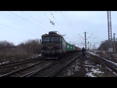 Tren de marfa UNICOM intra in statia Suceava cu 40-0223-4 - 26.01.2016