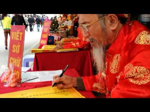 BÊN MẸ YÊU ĐI LỄ PHỦ TÂY HỒ 11.2016