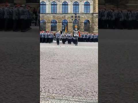 Regimentsgruß der Bundeswehr 🦅🇩🇪Ehrenzug OSH Dresden #militär #bundeswehr #soldaten #marsch #army