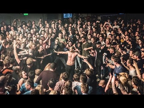 The Streets crowdsurfing - Fit But You Know It [Live at Melkweg, Amsterdam - 12-04-2018]