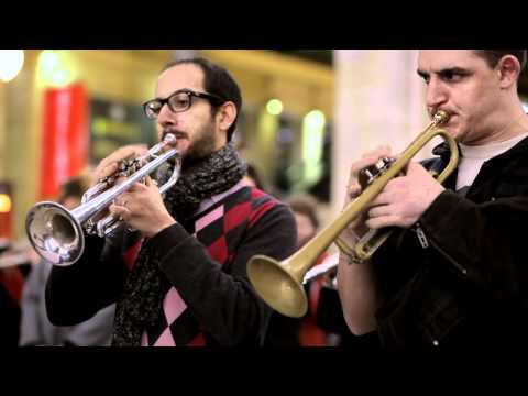 [OEF 2011] Flashmob Orchestres en fête ! Paris North station - Arlésienne de Bizet